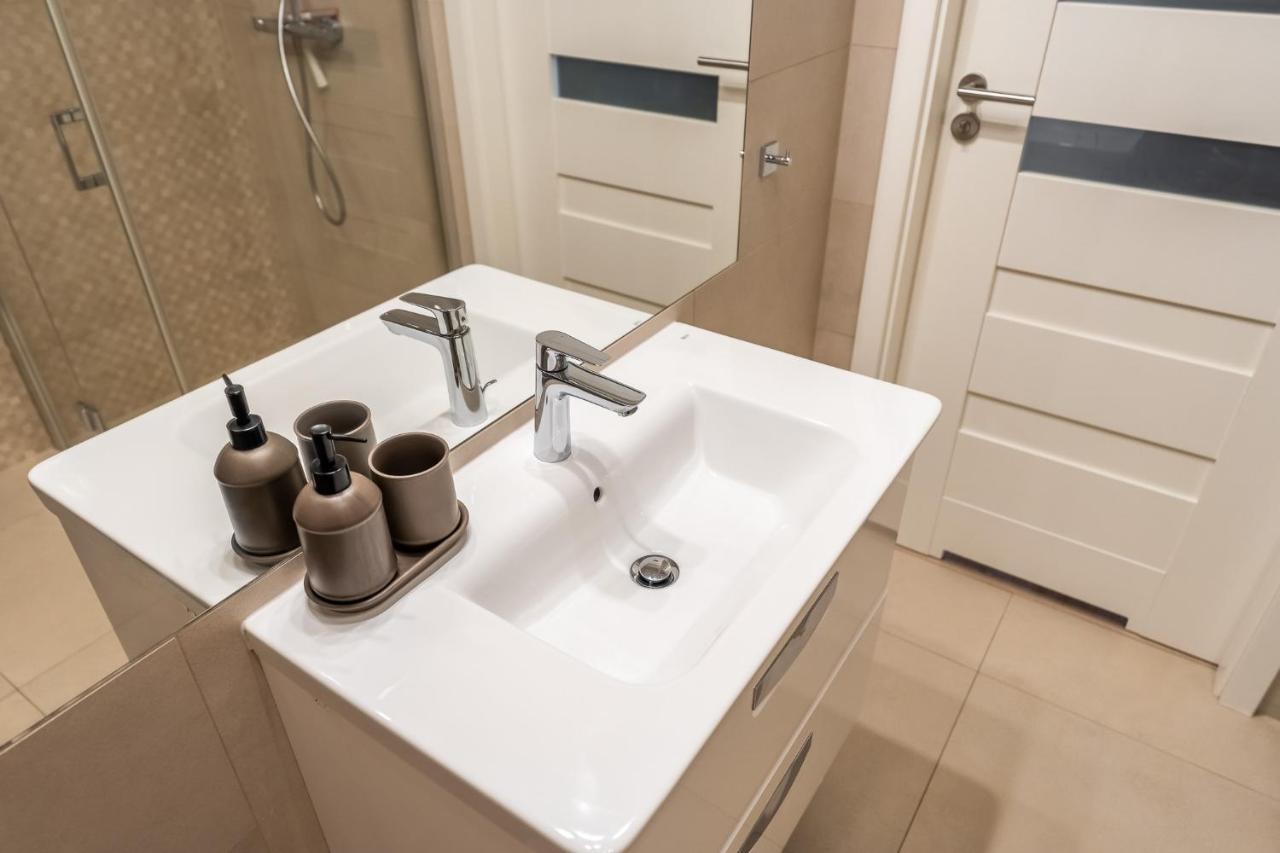 Przystan Kolo Brzegu Appartement Kołobrzeg Buitenkant foto
